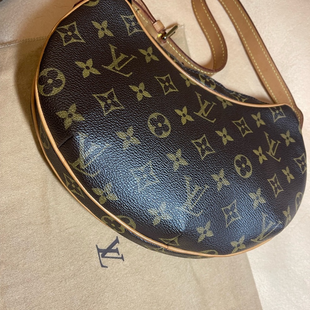 - 💯 authentic Louis Vuitton Croissant PM